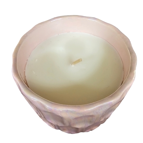 Northern Lights Candle in Frosted Cranberry, Made in USA, 14 oz, Iridescent Pot - Picture 2 of 7